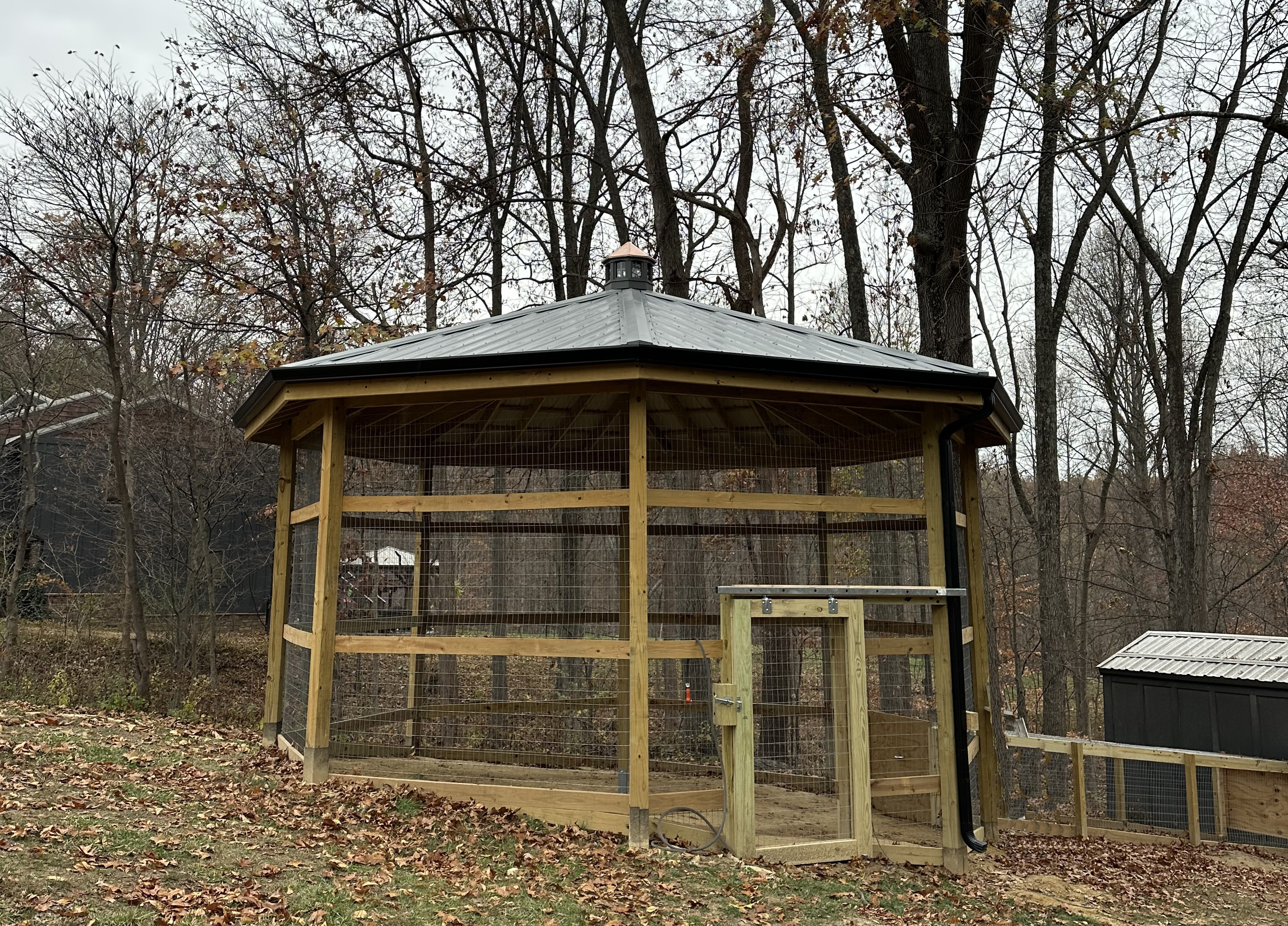 Custom flight aviary and bird enclosure builder in Indiana